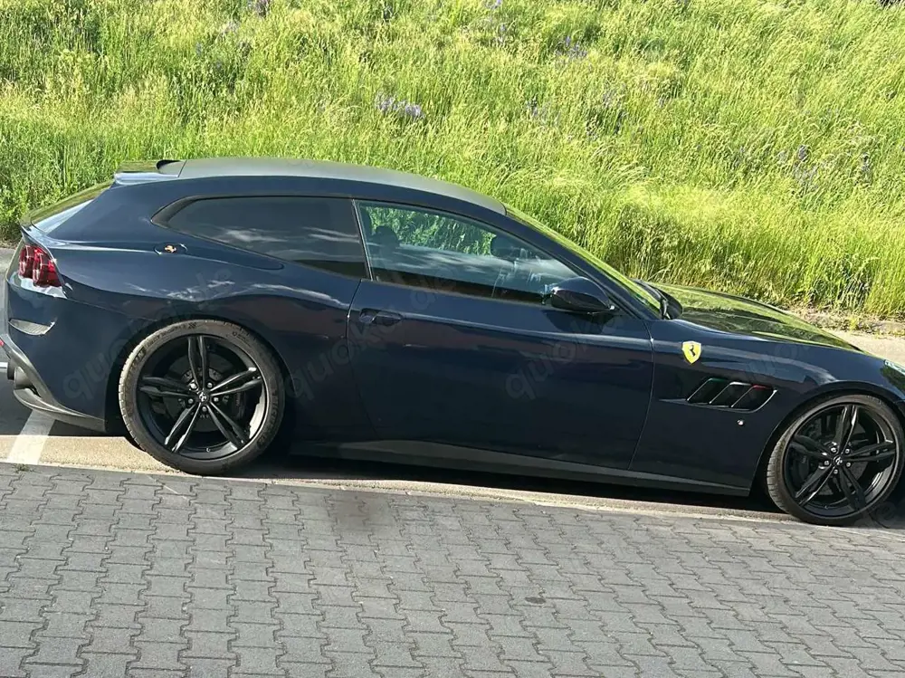 Ferrari GTC4 Lusso V12