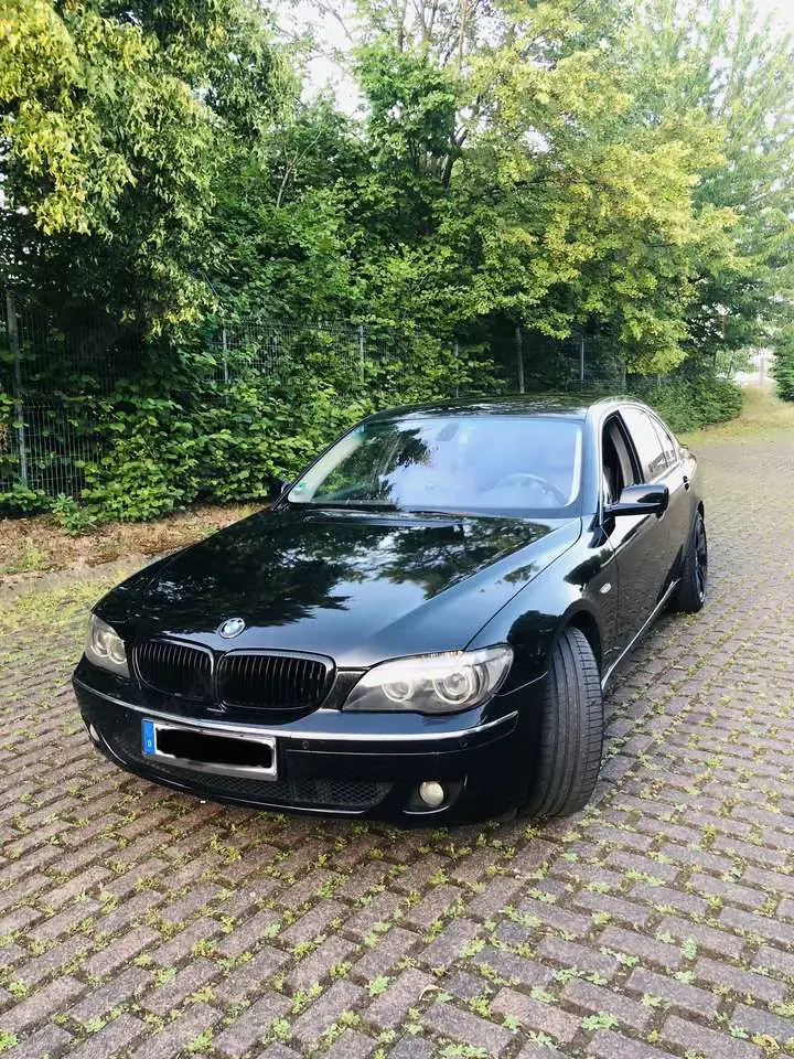 BMW 745