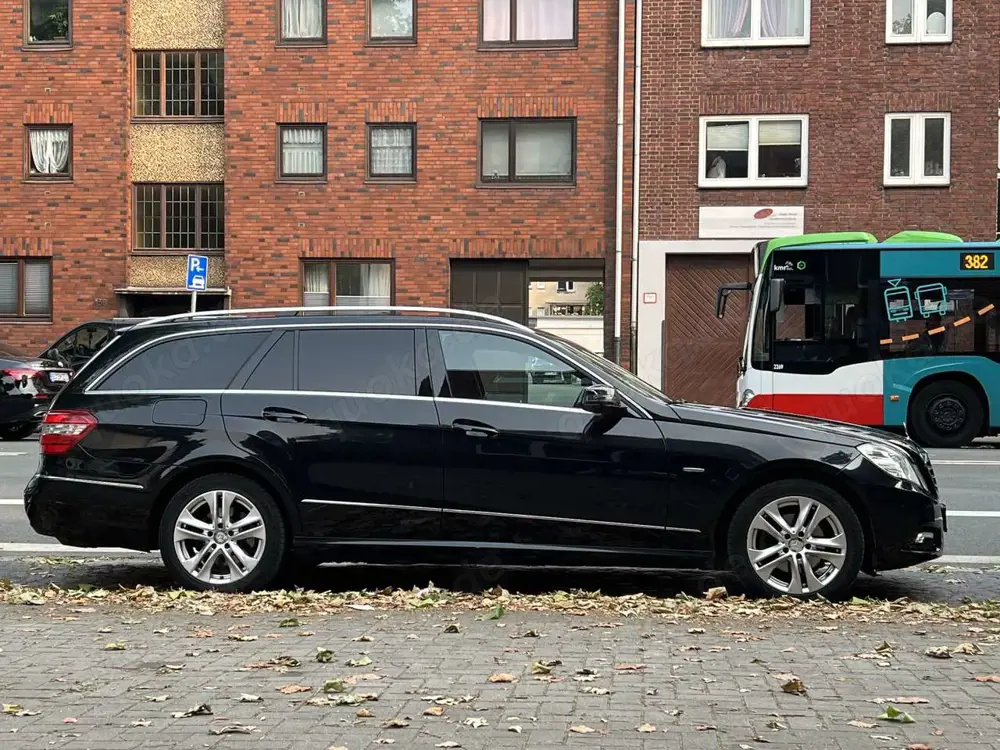 Mercedes-Benz E 220 Mercedes-Benz E 220  Avantgarde