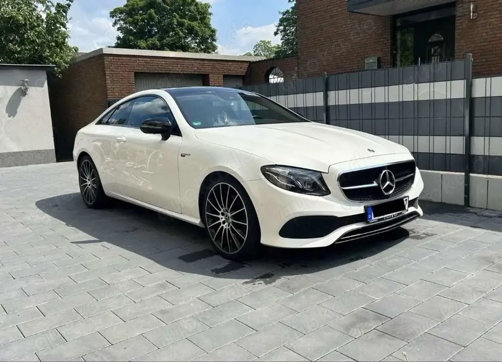 Mercedes-Benz E 200 Coupe 9G-TRONIC 250PS Widescreen 380Grad Memory