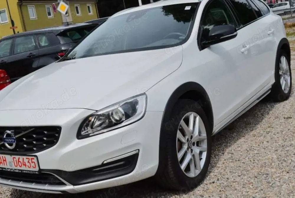 Volvo V60 Cross Country Pro D3 Geartronic *Leder*BiXe*Navi*el.Schiebedach*