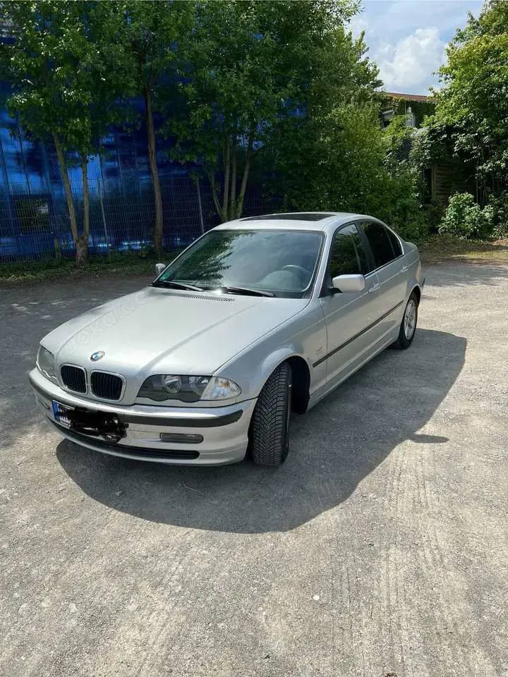 BMW 320