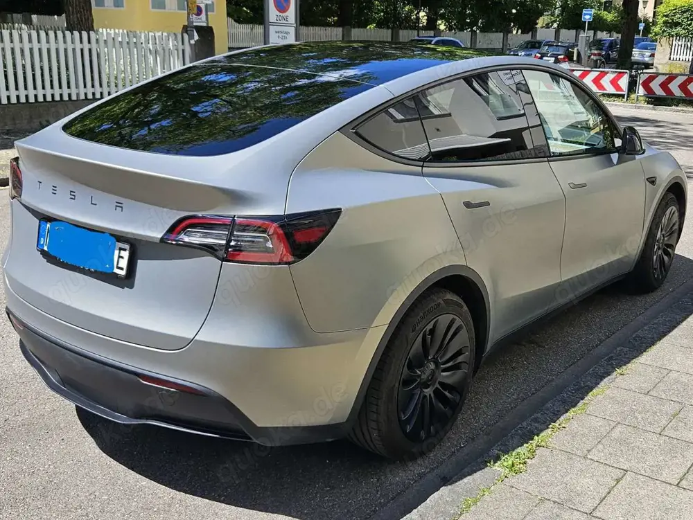 Tesla Model Y Model Y RWD