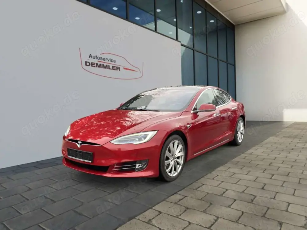 Tesla Model S Dual 4x4, Luftfederung