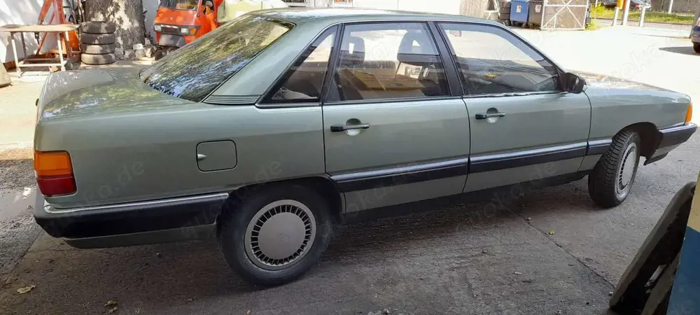 Audi 100