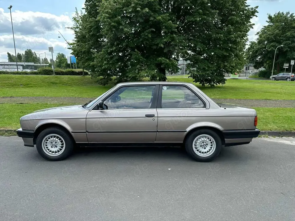 BMW 316 318i (M10)