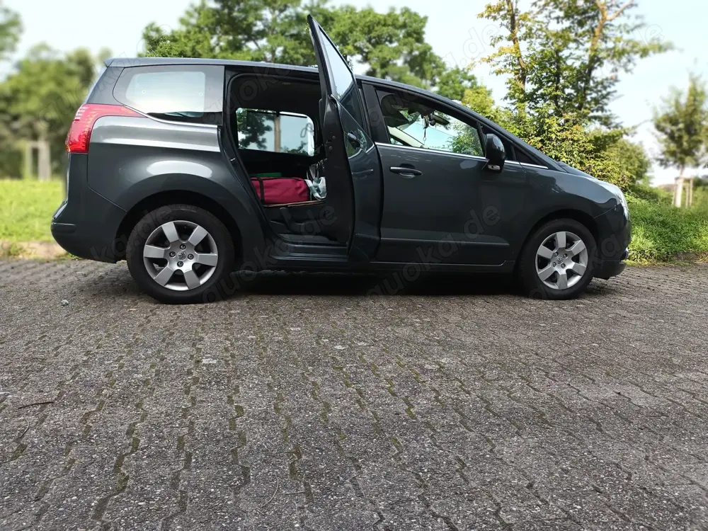 Peugeot 5008 1.6 HDI 112ps 6.Gang Klima Euro 5 Leder Lenkrad