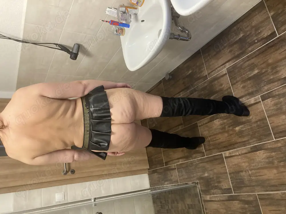 Nackt bedienen auf Partys Nackt bedienen auf Partys