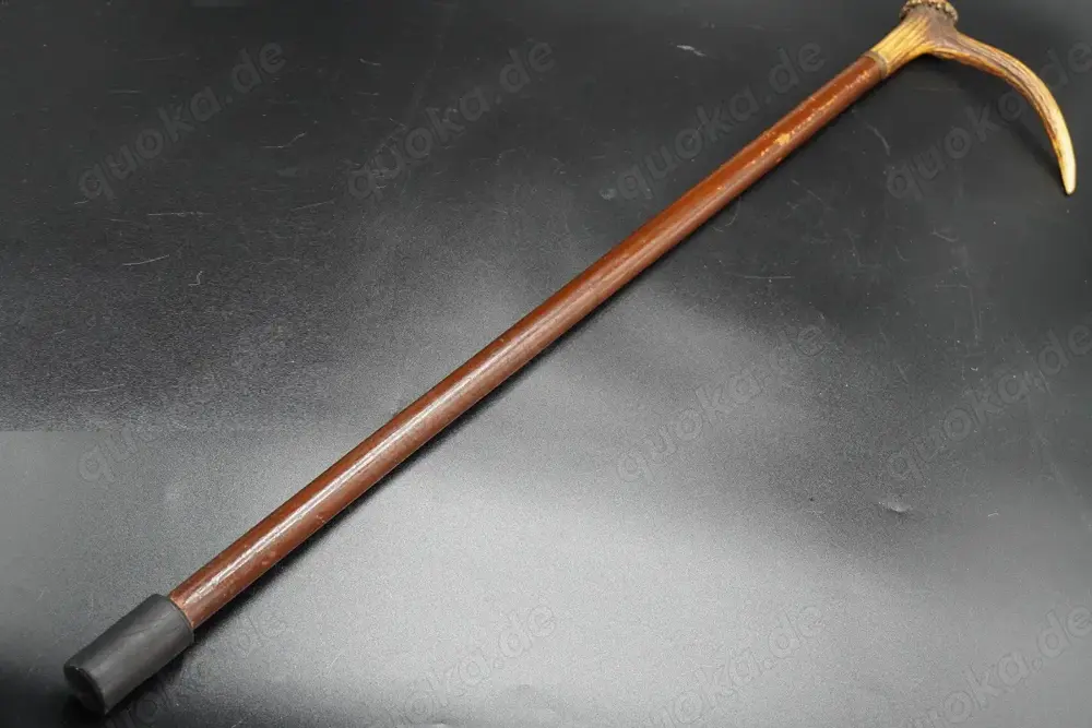 Wanderstock mit Hirschhorn-Winkelgriff, Gesamtlänge 84 cm