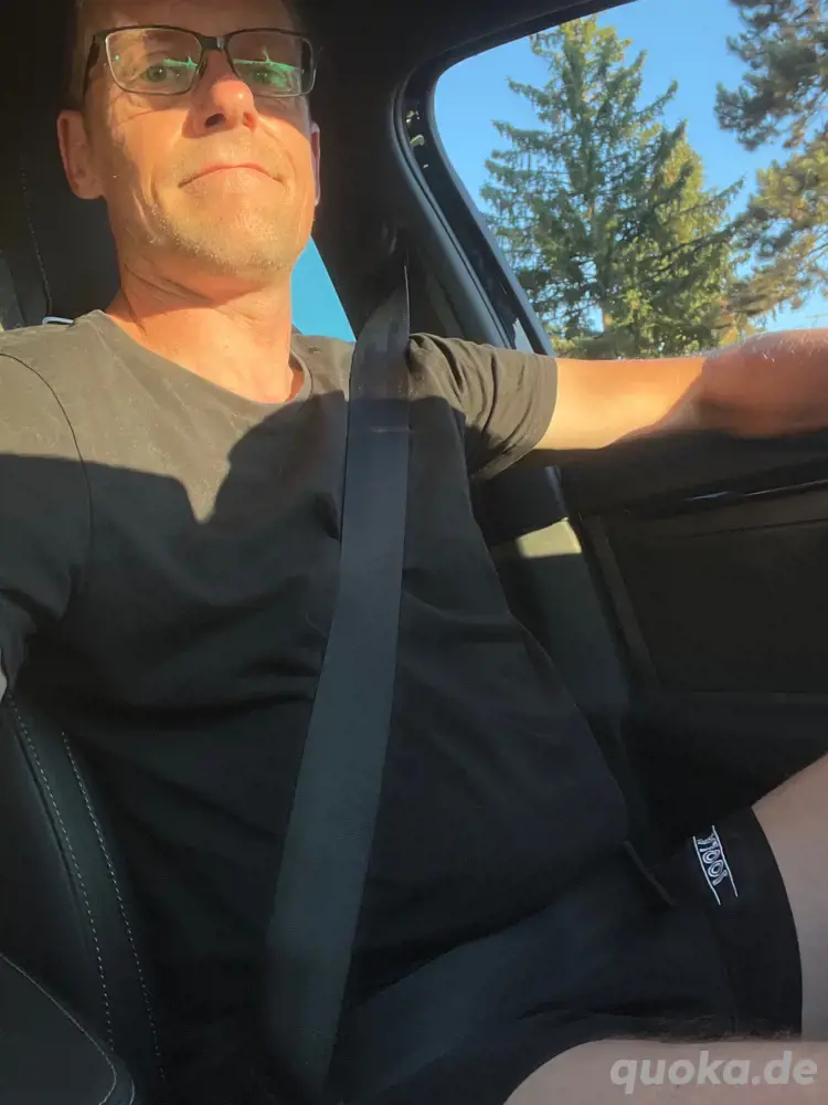Crazy Kerl mit Riesenlatte 20x5 sucht spontanes Luder 30.6. am Wanderparkplatz 