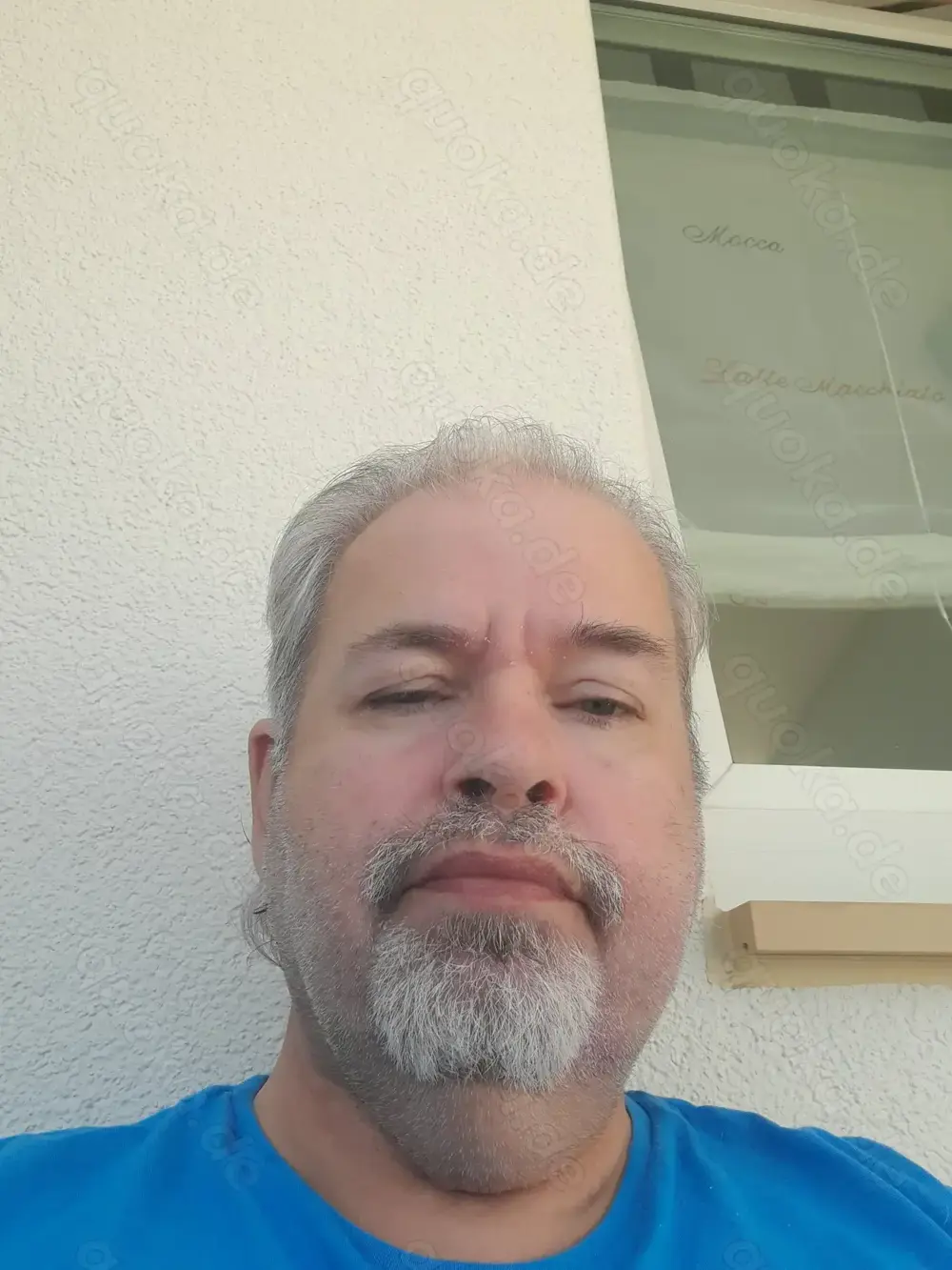 Er sucht eine schöne Frau