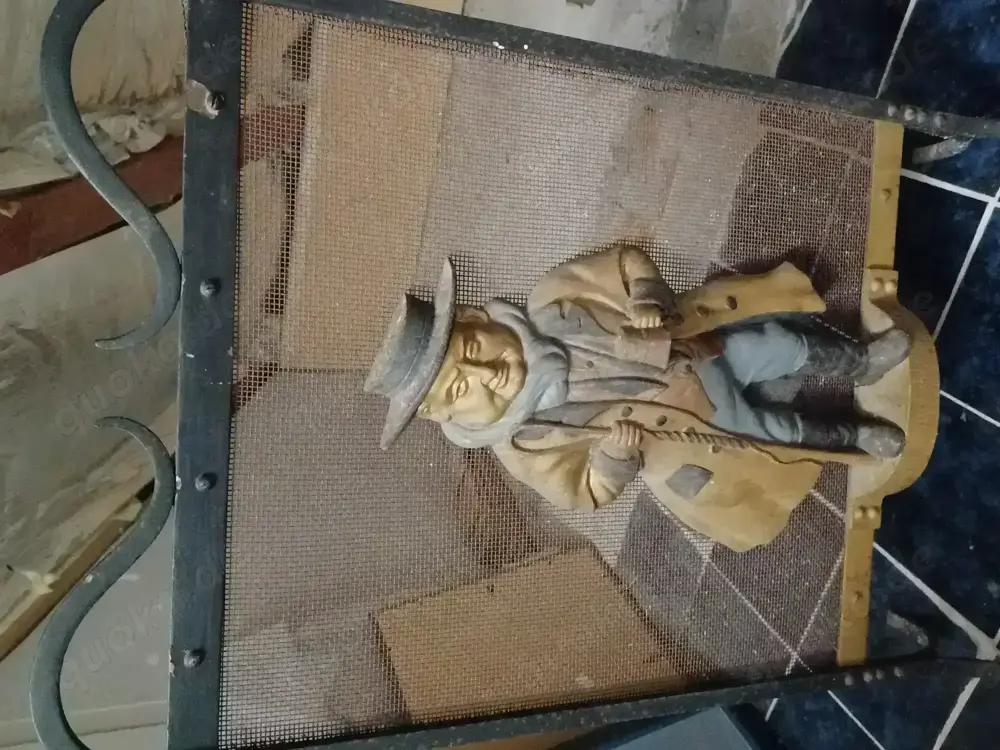 Schöner alter Kaminschirm aus Eisen