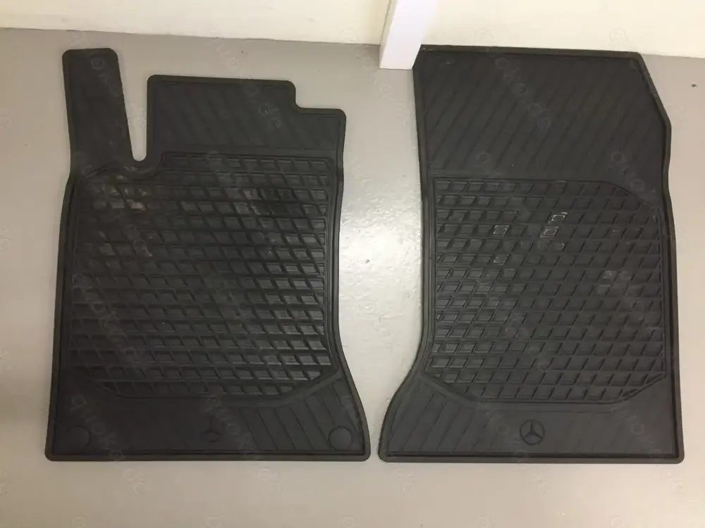 2 Stück original schwere Mercedes Benz Gummi-Fussmatten (Allwetter-Matten).