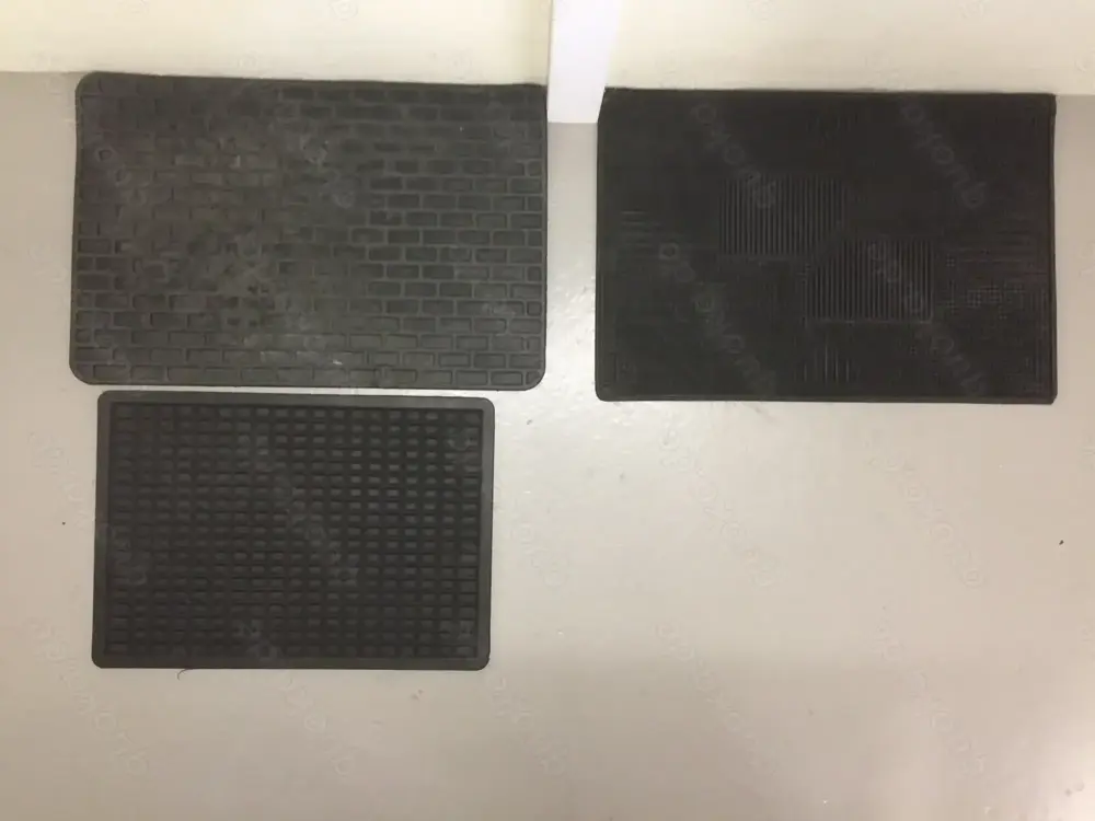 Verkaufe nur an Selbstabholer mehrere Gummi-Fusmatten (Allwetter-Matten).