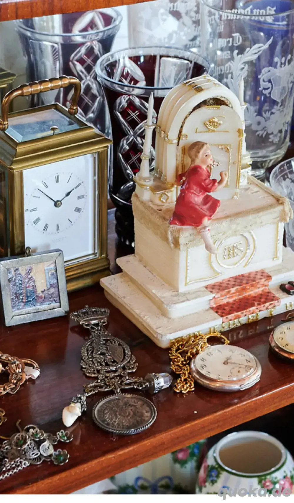 Privat sucht alten Modeschmuck