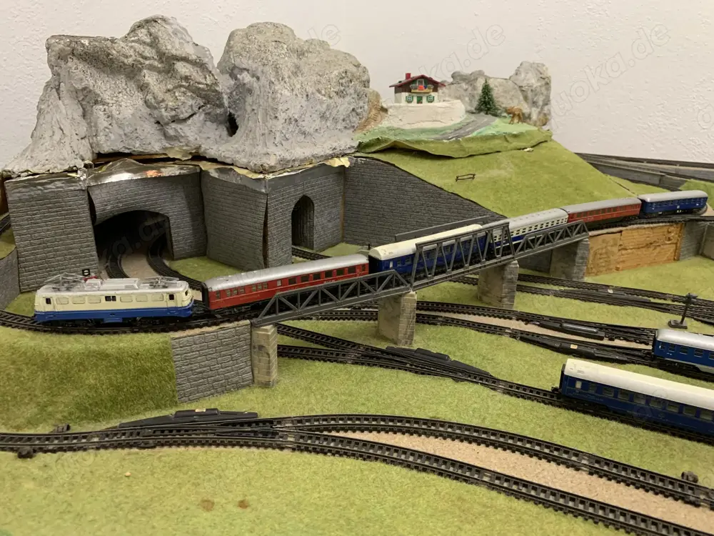Lokomotiven und Waggons Spur N Firma Arnold Rapido ab 5,- Euro zu verkaufen