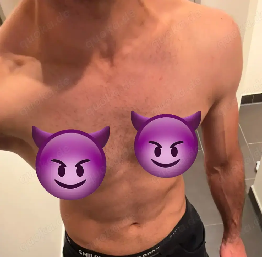 Welche Frau möchte ein Dominanten Mann und in die dark Session eingeweiht werden Welche Frau möchte ein Dominanten Mann und in die dark Session eingeweiht werden
