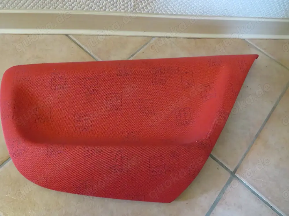 VW Lupo Seitenverkleidung hinten rechts Beifahrerseite rot
