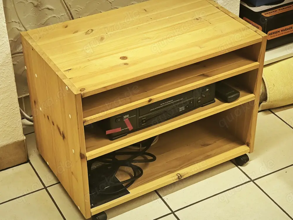 Lowboard für Mediageräte, rollbar, Holz Lowboard für Mediageräte, rollbar, Holz