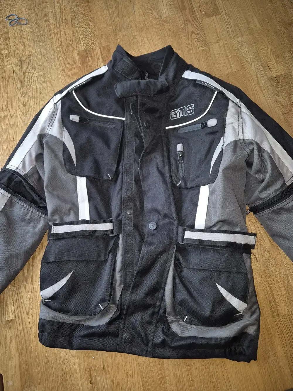 Motorradanzug in der Größe 140 mit Protektoren.