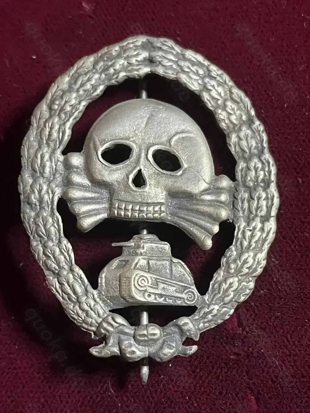 Sammler sucht für private Sammlung: Orden, Urkunden, Uniformen, Dolche, Stahlhelme, usw.....