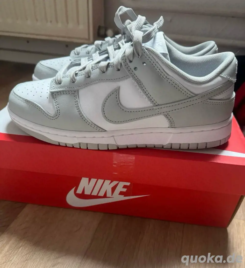 Nike Dunk Low grau weiß