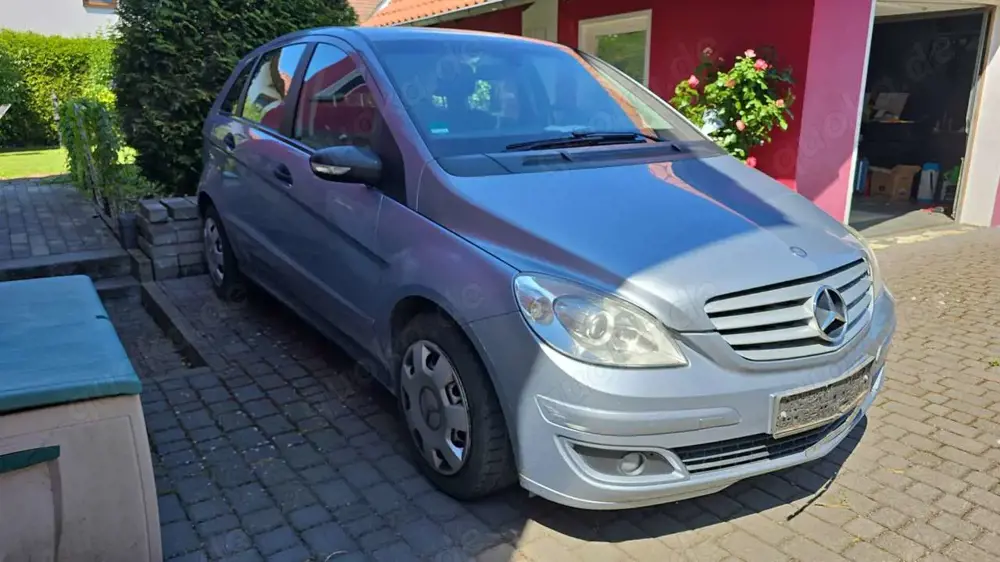 Mercedes-Benz B 200