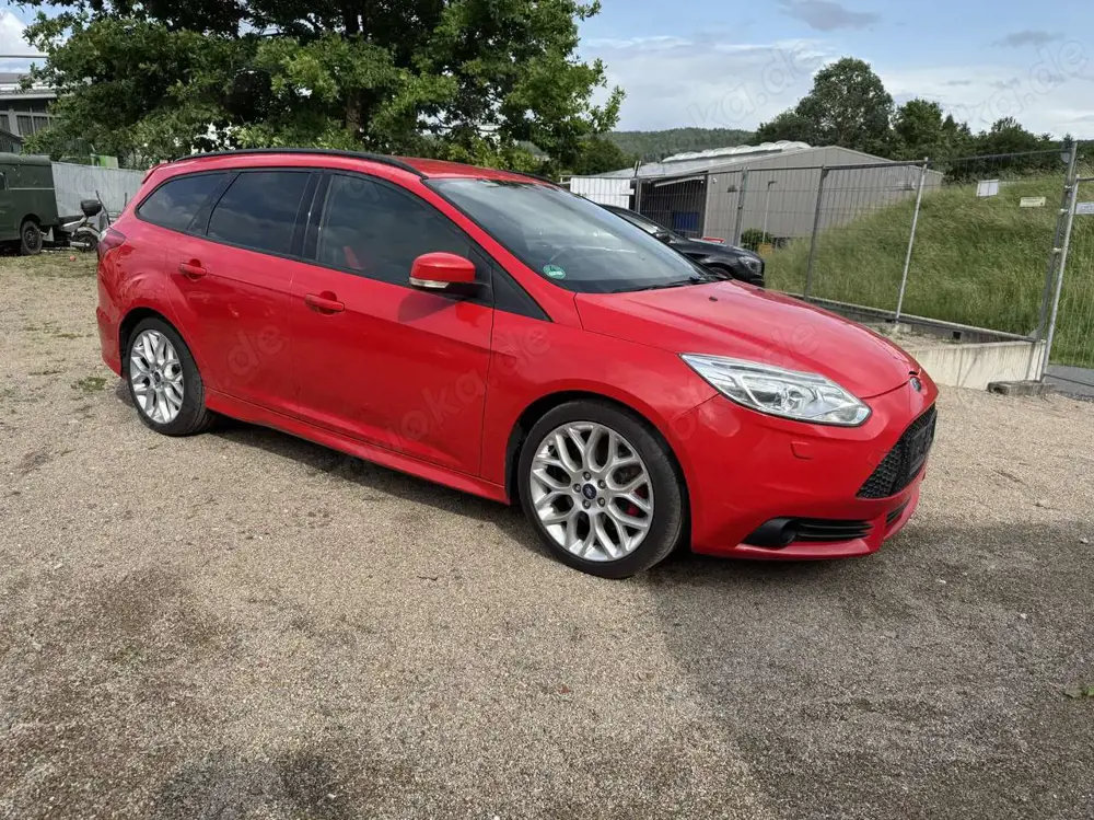 Ford Focus Turnier 2.0 EcoBoost ST mit Leder-Sport-Paket