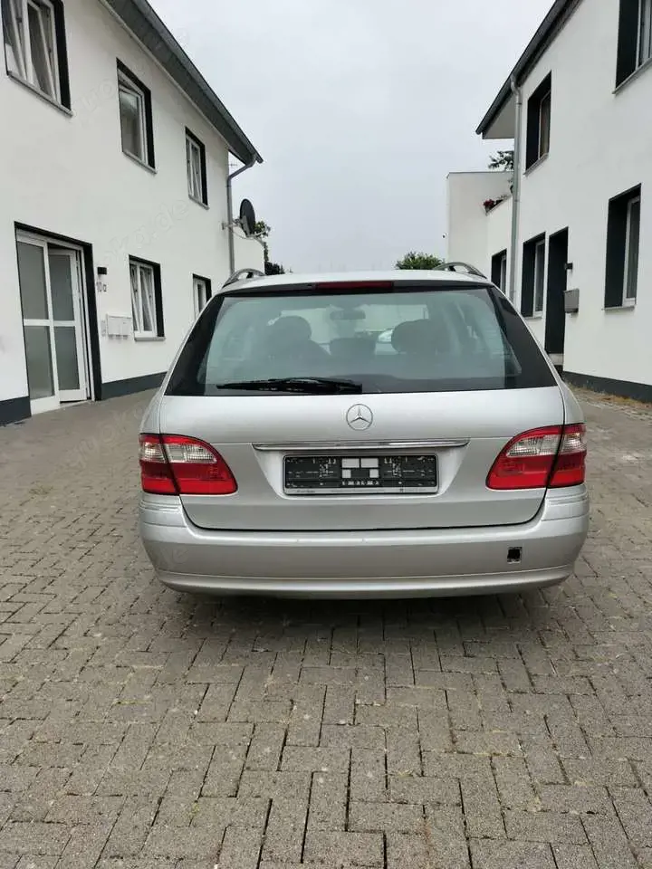 Mercedes-Benz E 220 T CDI Avantgarde DPF