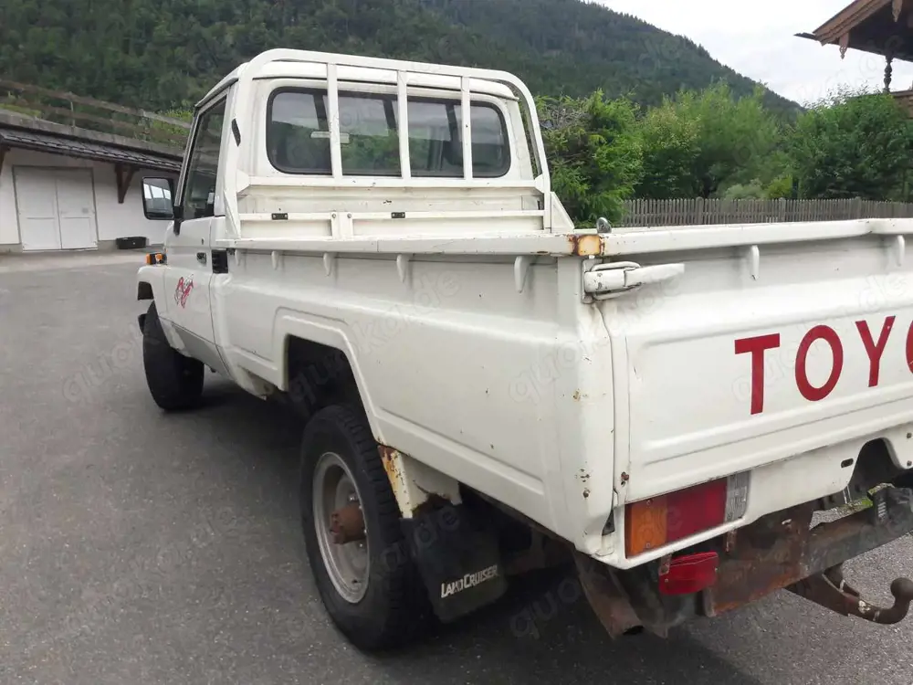 Toyota Land Cruiser Pick Up