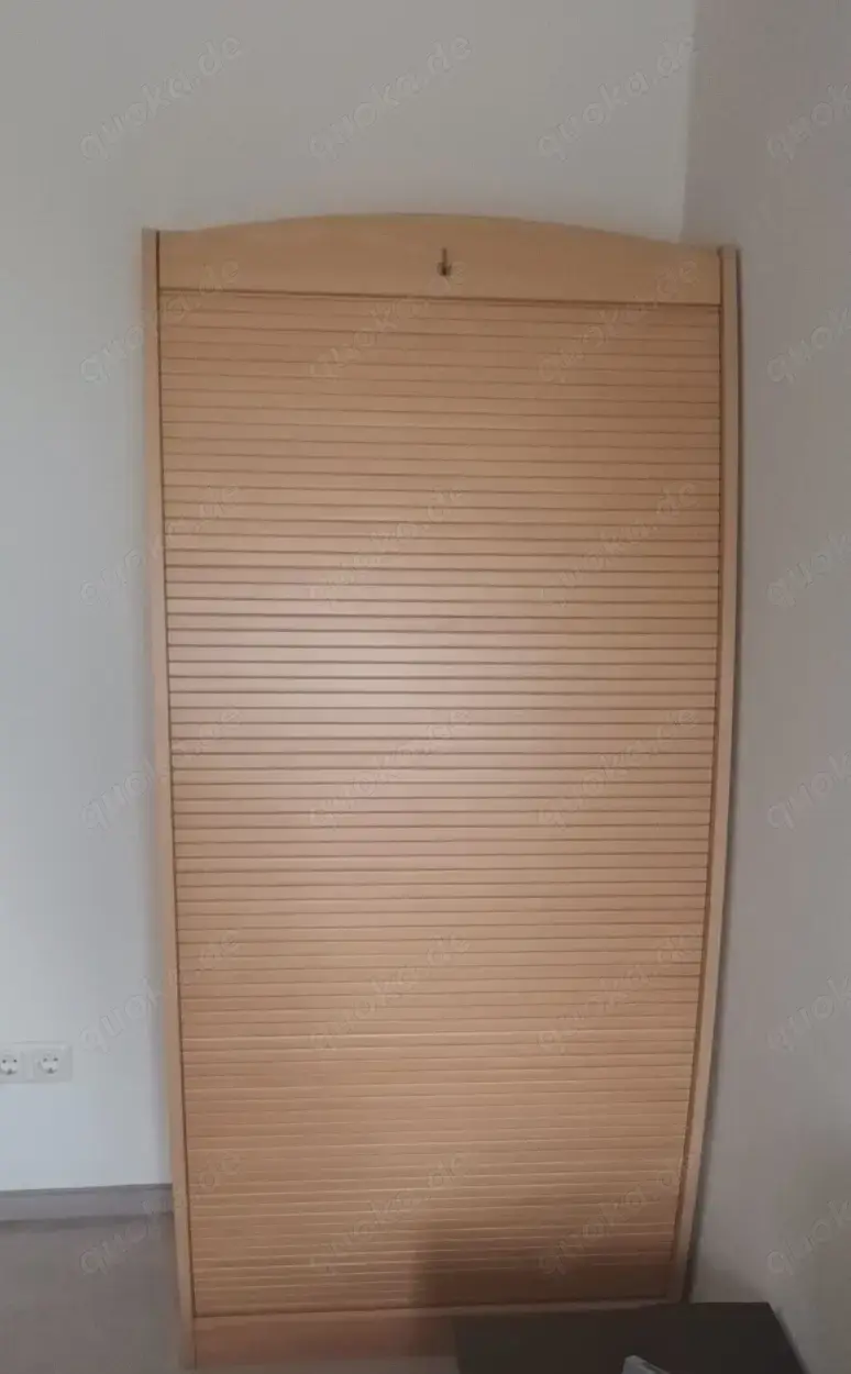 Schreibtisch mit Lamellentür abschließbar