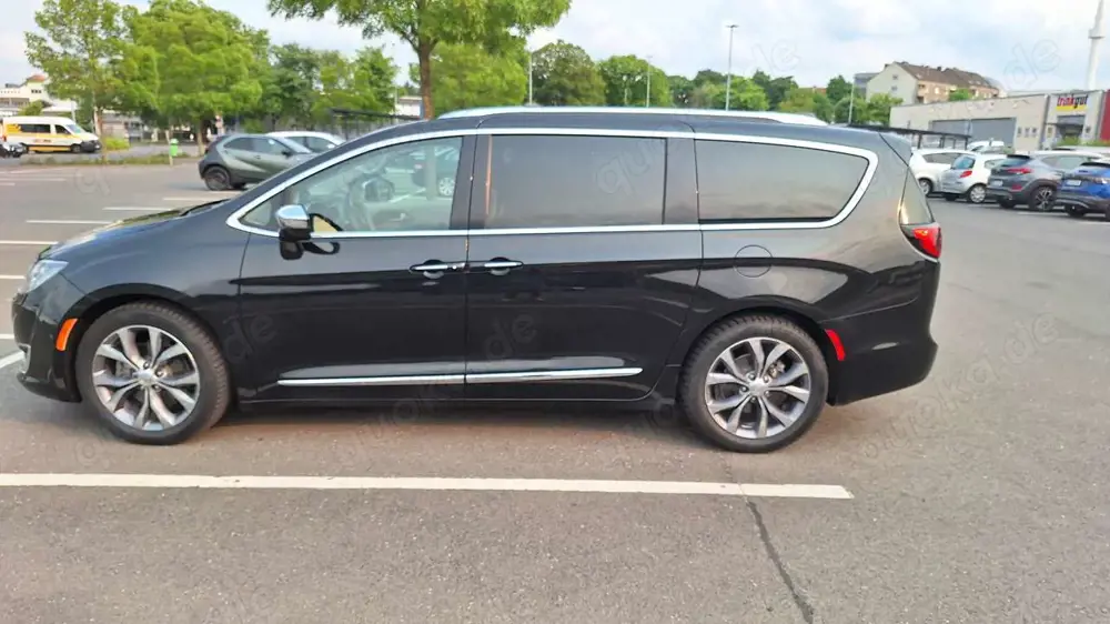 Chrysler Pacifica Limited