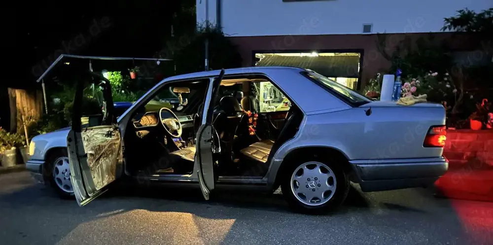 Mercedes-Benz E 220 Mercedes E220 W124 Leder Klima Schiebedach AMG