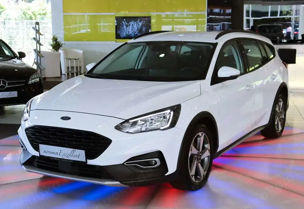 Ford Focus Turnier Active X*NAVI*LED*ALU*PDC*KLIMAAUT