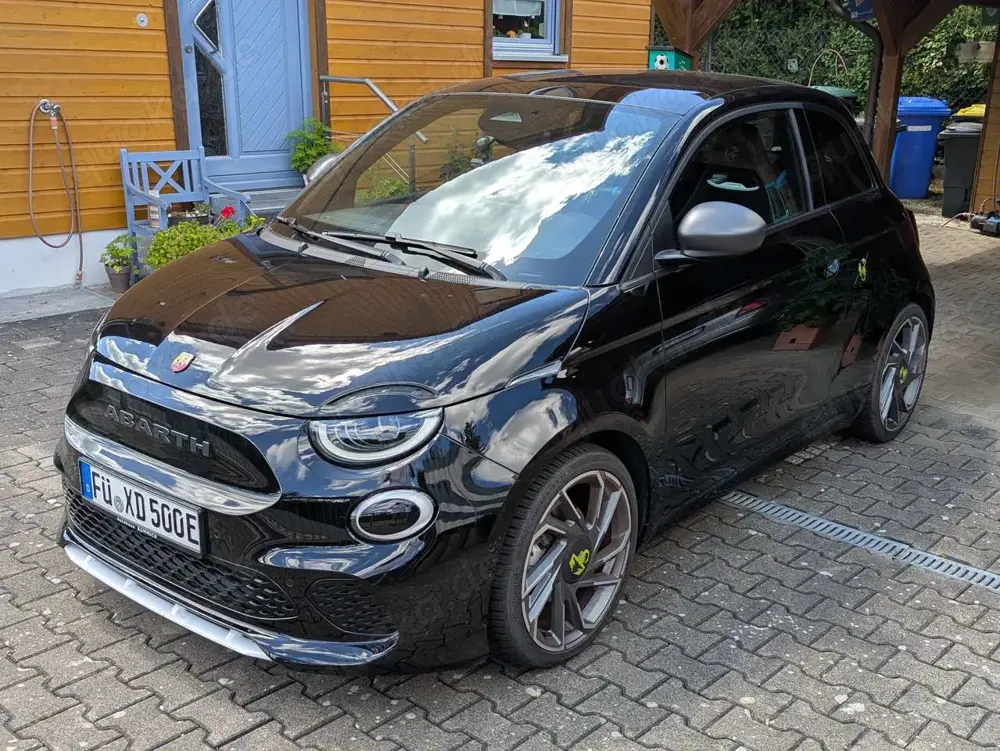 Abarth 500e Turismo 42 kwh - Allwetter (+ Sommerreifen)
