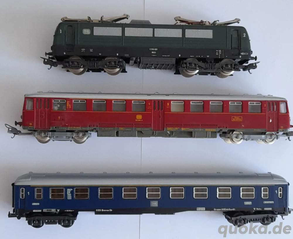 Modelleisenbahn HO 2 Triebwagen sowie 1 Personenwagon.