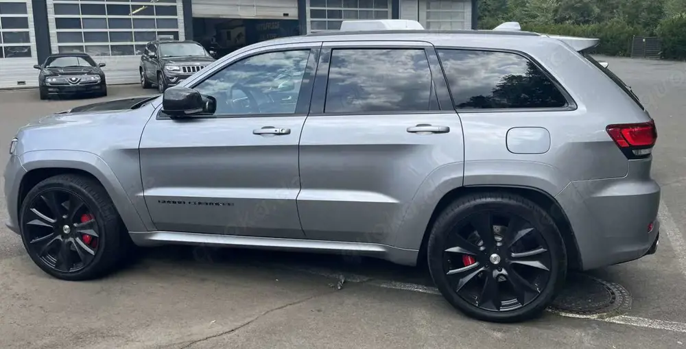 Jeep Grand Cherokee SRT