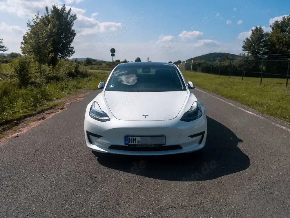 Tesla Model 3 Tesla Model 3 SR RWD | 2023 | 8-fach bereift