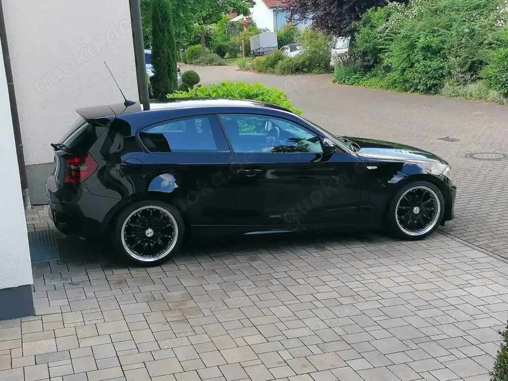 BMW 116 116i Sondermodell Back in Black