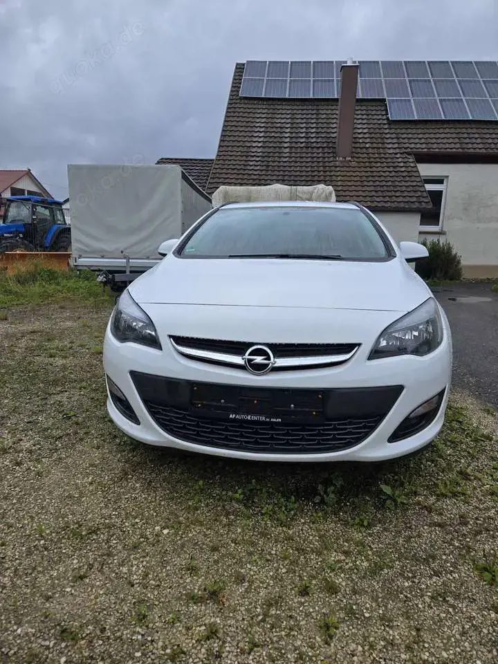 Opel Astra Edition, Sports Tourer, 8-fach, AHK, 2te Hand