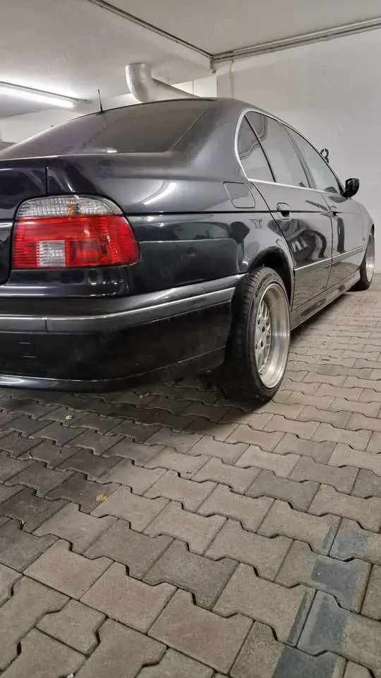 BMW 528 528i