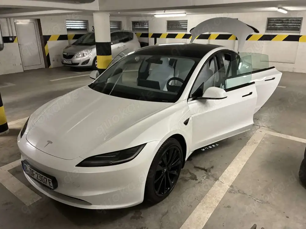 Tesla Model 3 Highland SR (Heckantrieb) Top Garagenwagen