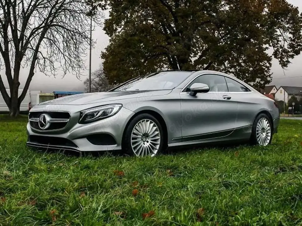 Mercedes-Benz S 500 4MATIC Coupe with luxurious equipment