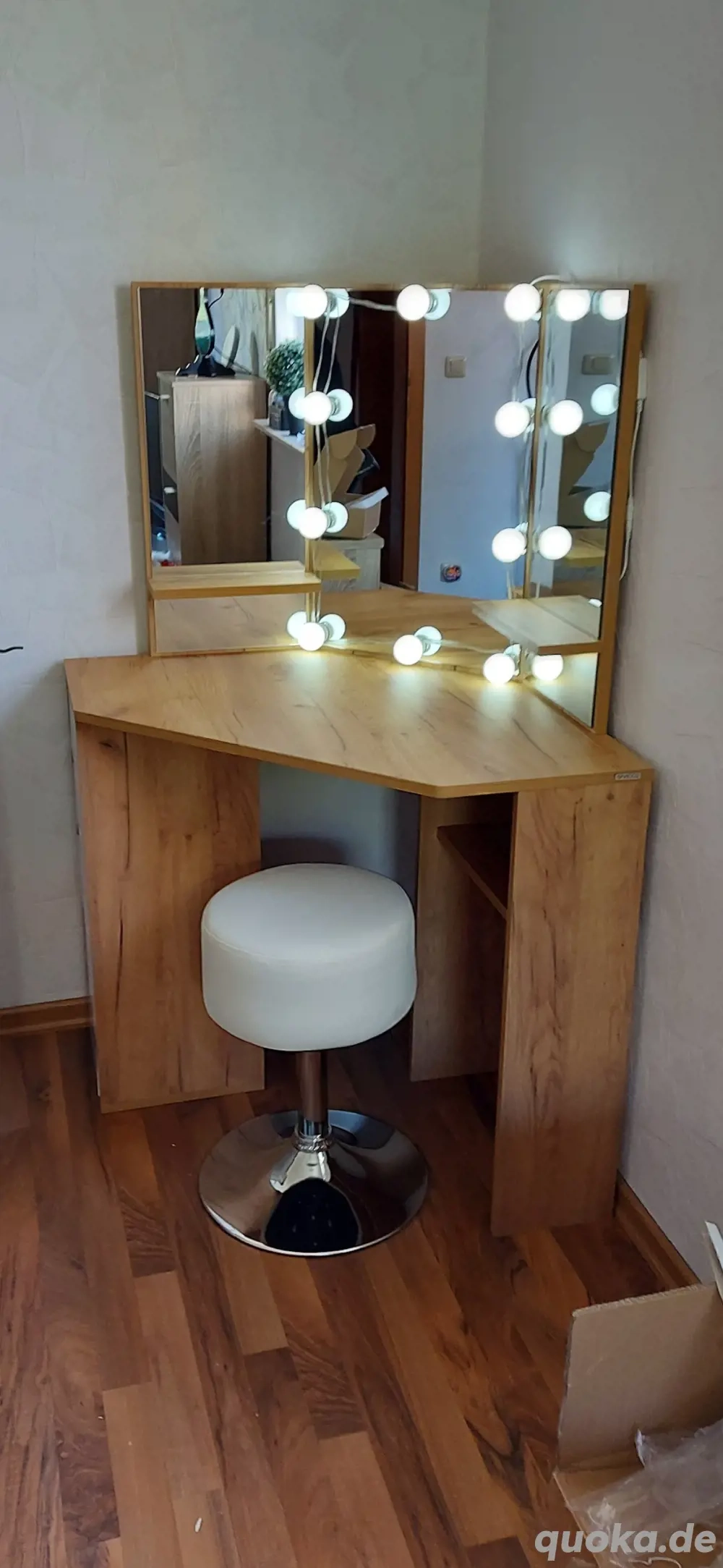 Schminktisch inklusive Beleuchtung Schminktisch inklusive Beleuchtung