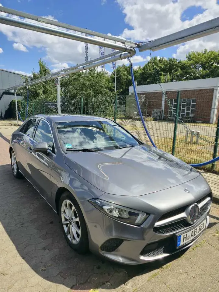 Mercedes-Benz A 200 Progressive Limousine