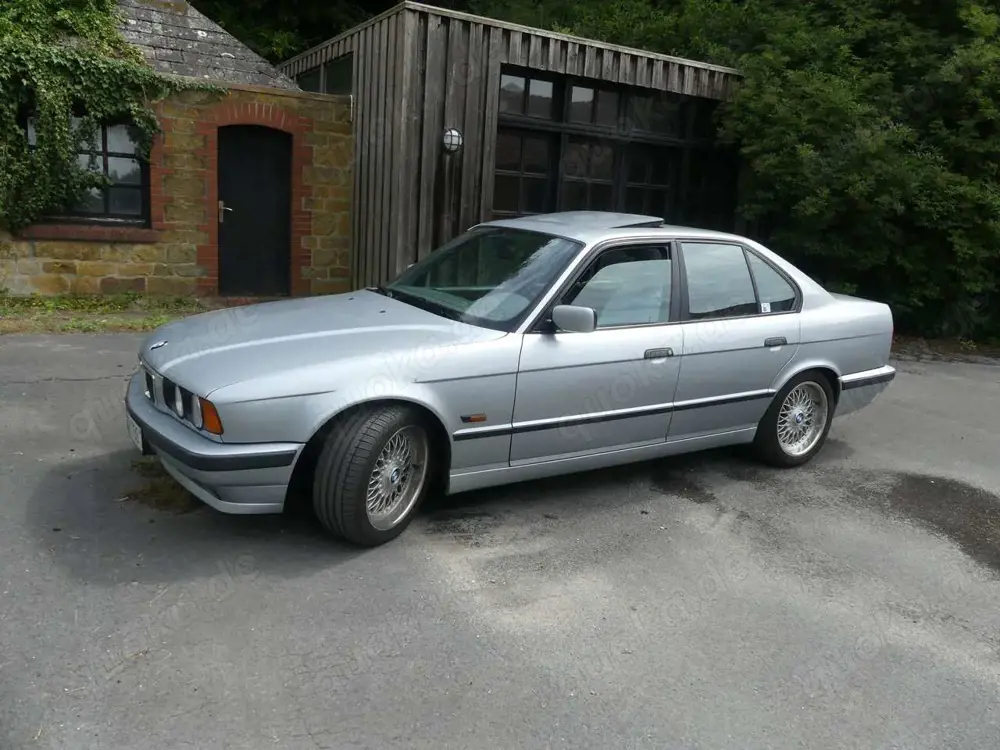 BMW 530 530i V8