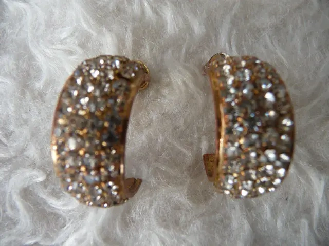 Vintage Ohrringe halbrunde Creolen Ohrschmuck glitzernd Strass Metall Ohr 