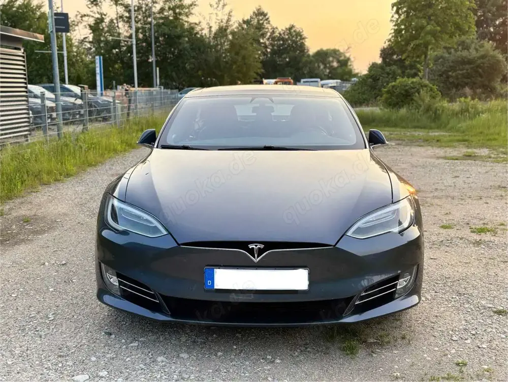 Tesla Model S 75D Free Supercharging