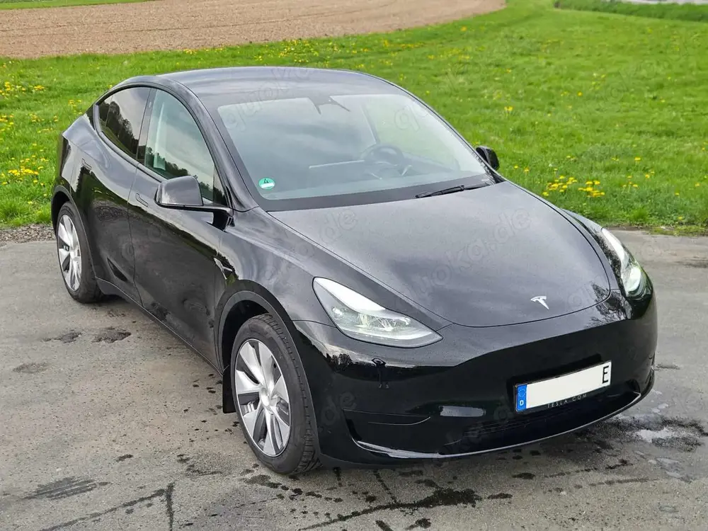 Tesla Model Y Tesla Model Y SR RWD BYD Akku 11.2023 Grünheide