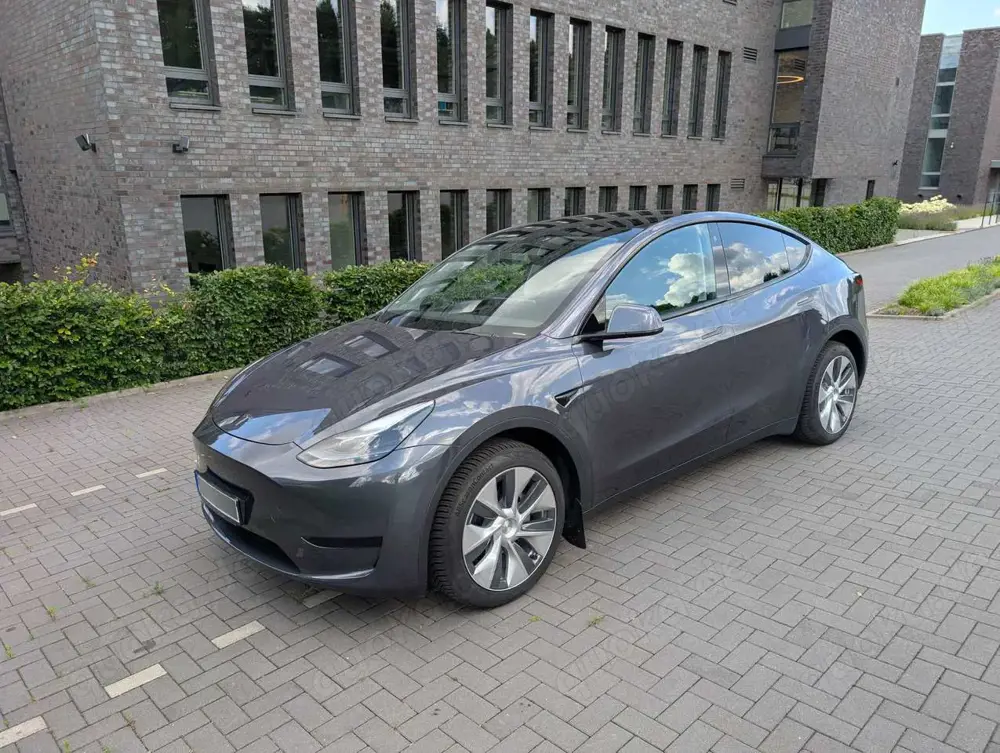 Tesla Model Y Model Y RWD